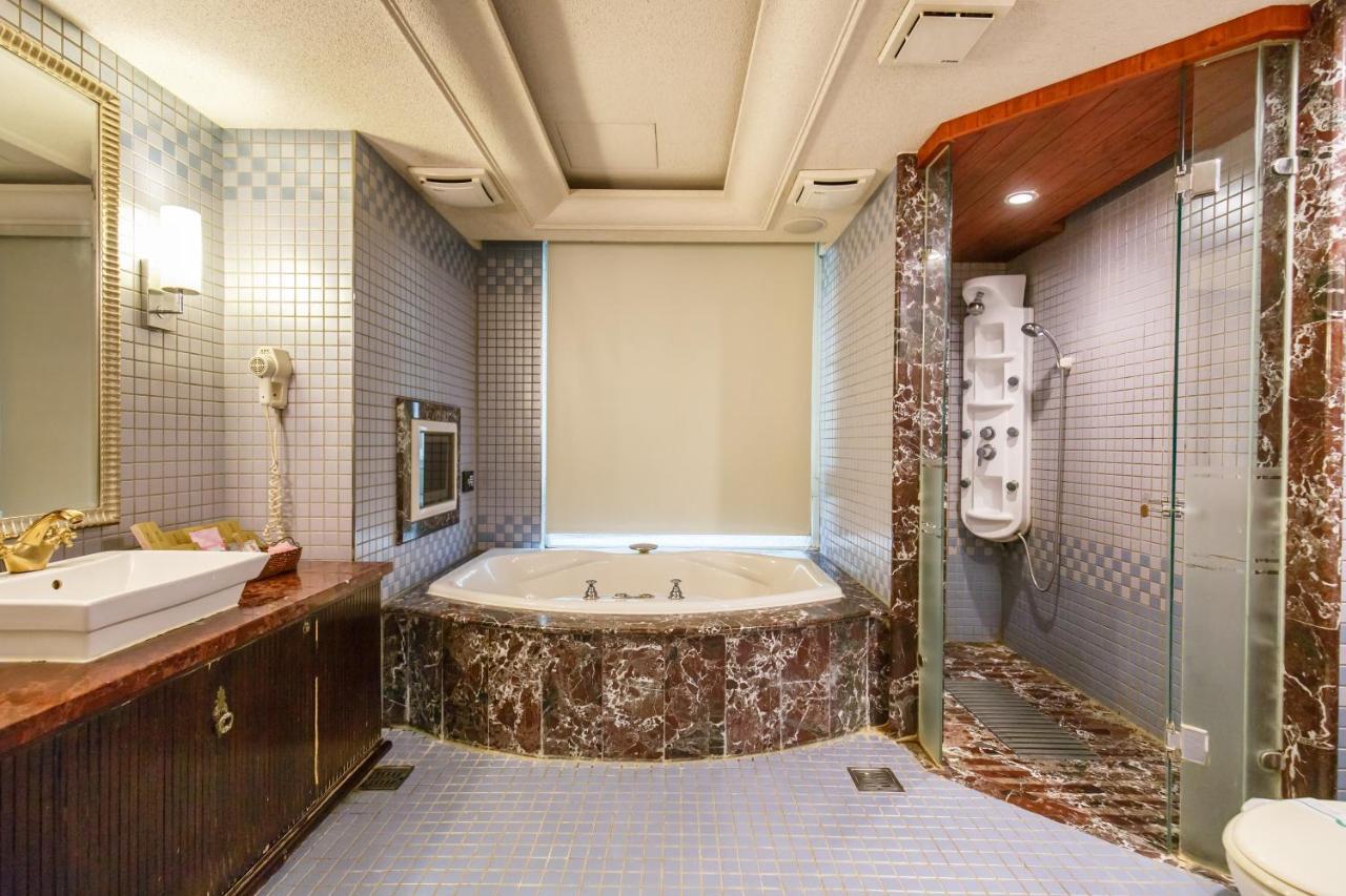 Quarantine Hotel - Love Tree Motel Taipei Esterno foto